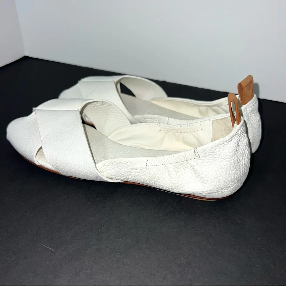 Mercedes Castillo Amaia‎ White Pebbled Leather Open Toe Flats Size 8.5
